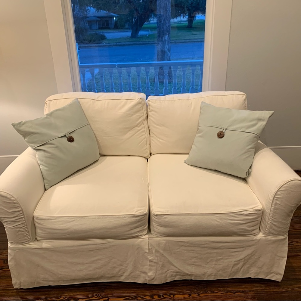 Pair of 20” accent pillows with fillers
